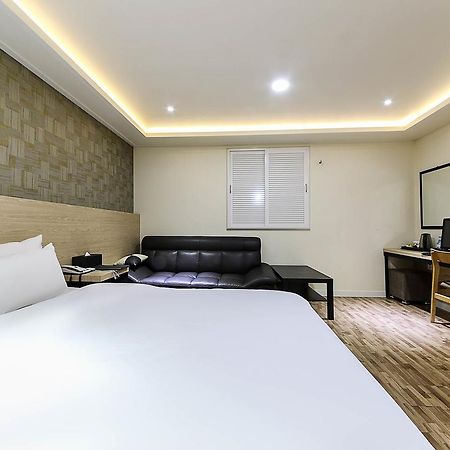 White Hotel Σουγόν Εξωτερικό φωτογραφία