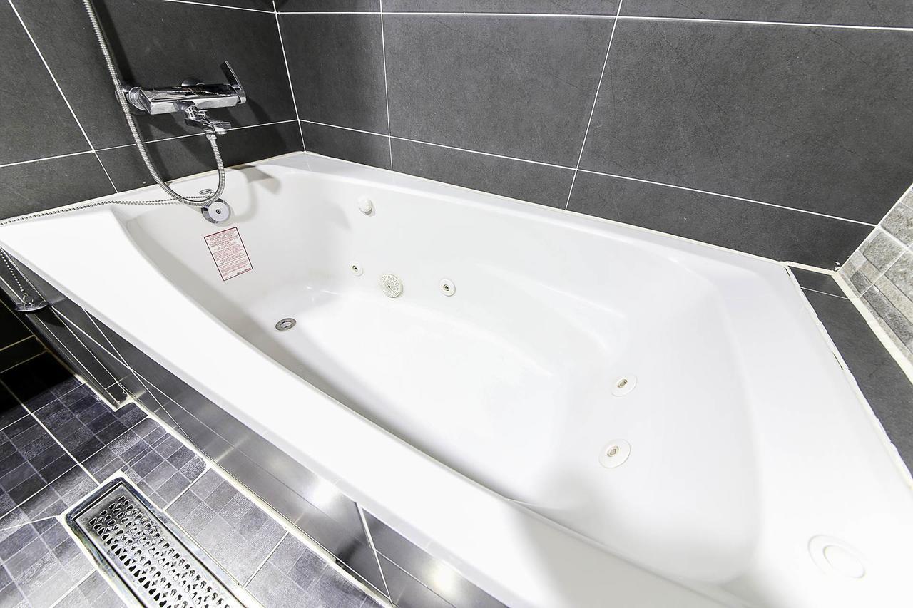 White Hotel Σουγόν Εξωτερικό φωτογραφία