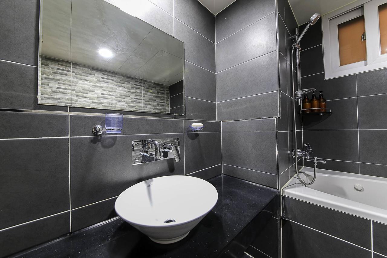 White Hotel Σουγόν Εξωτερικό φωτογραφία