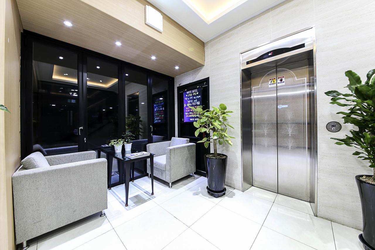 White Hotel Σουγόν Εξωτερικό φωτογραφία