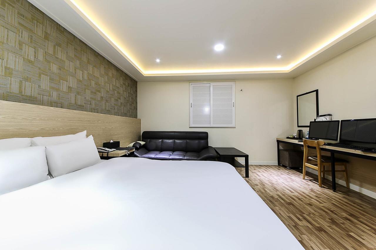 White Hotel Σουγόν Εξωτερικό φωτογραφία