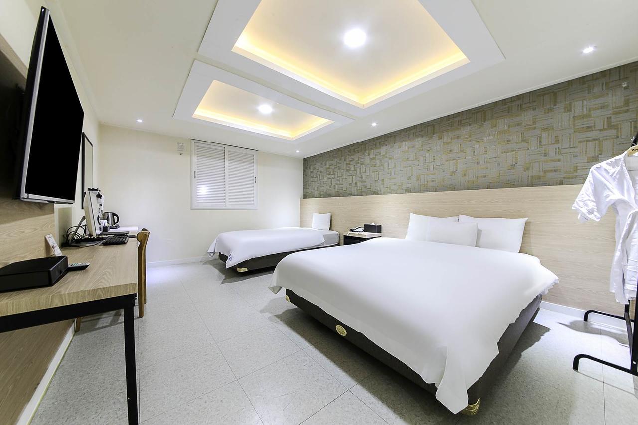 White Hotel Σουγόν Εξωτερικό φωτογραφία