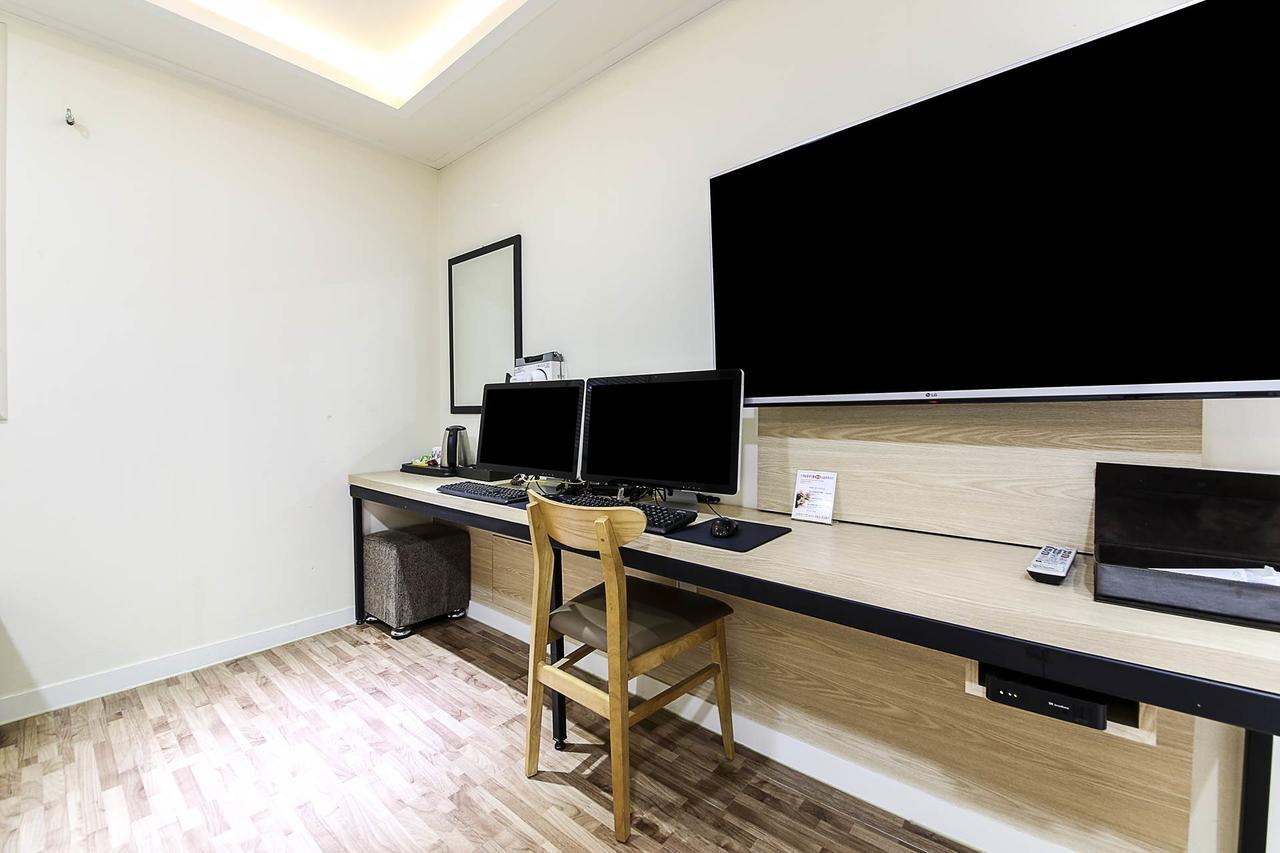 White Hotel Σουγόν Εξωτερικό φωτογραφία