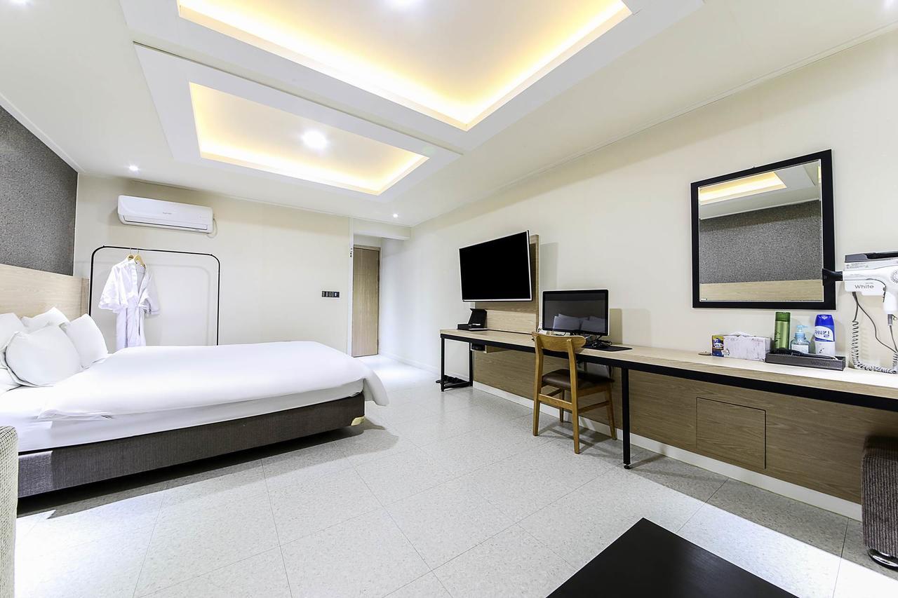 White Hotel Σουγόν Εξωτερικό φωτογραφία
