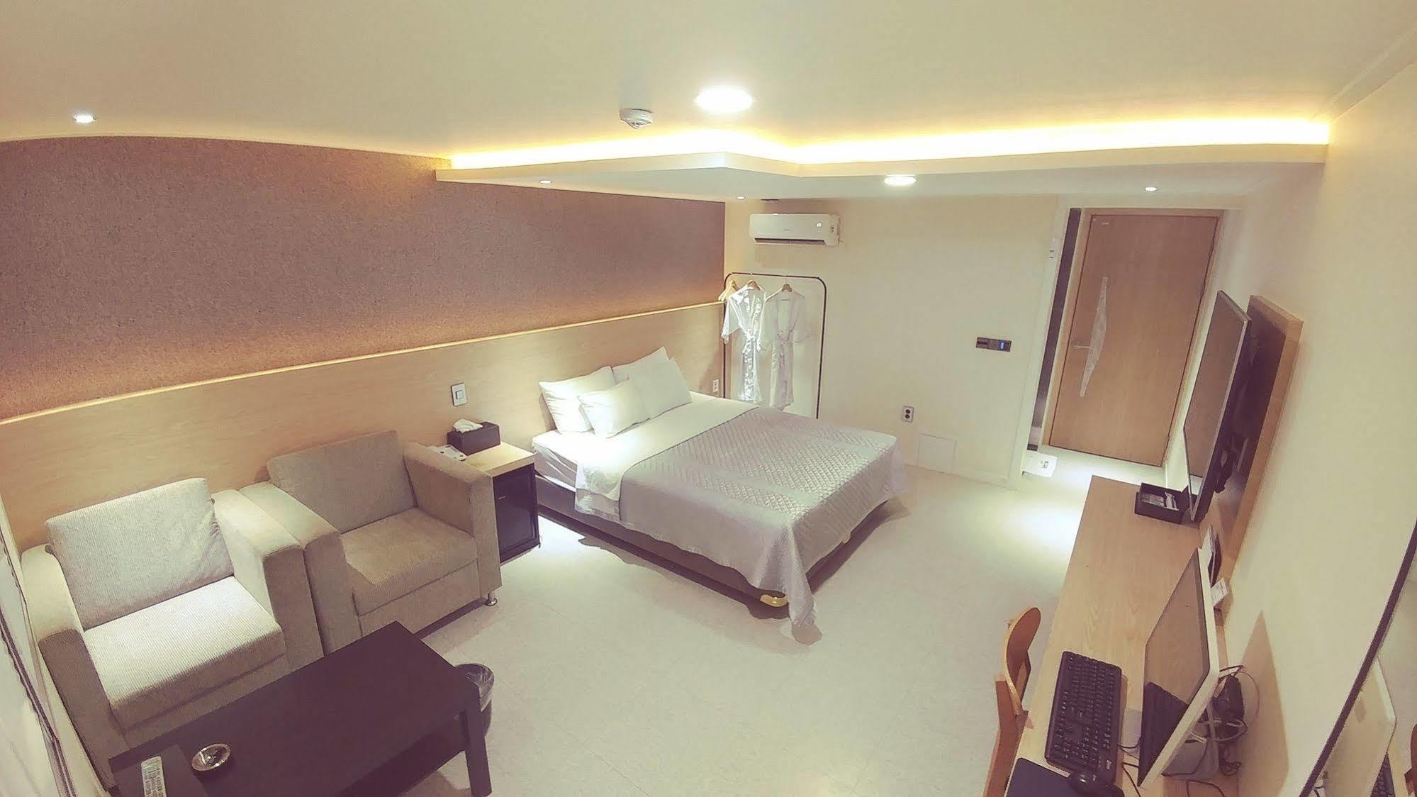 White Hotel Σουγόν Εξωτερικό φωτογραφία
