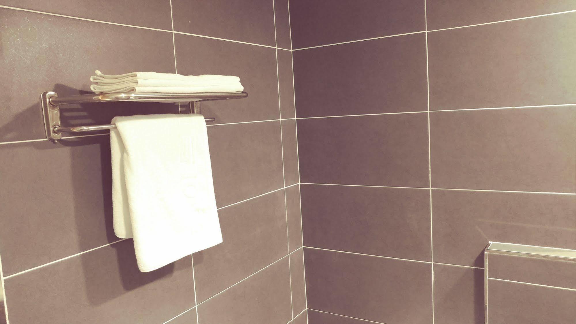 White Hotel Σουγόν Εξωτερικό φωτογραφία