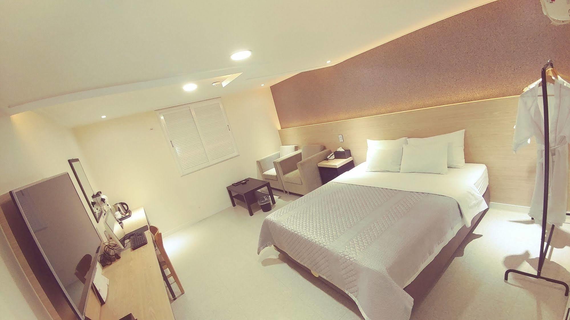 White Hotel Σουγόν Εξωτερικό φωτογραφία