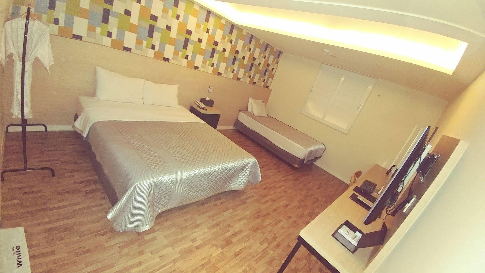 White Hotel Σουγόν Εξωτερικό φωτογραφία