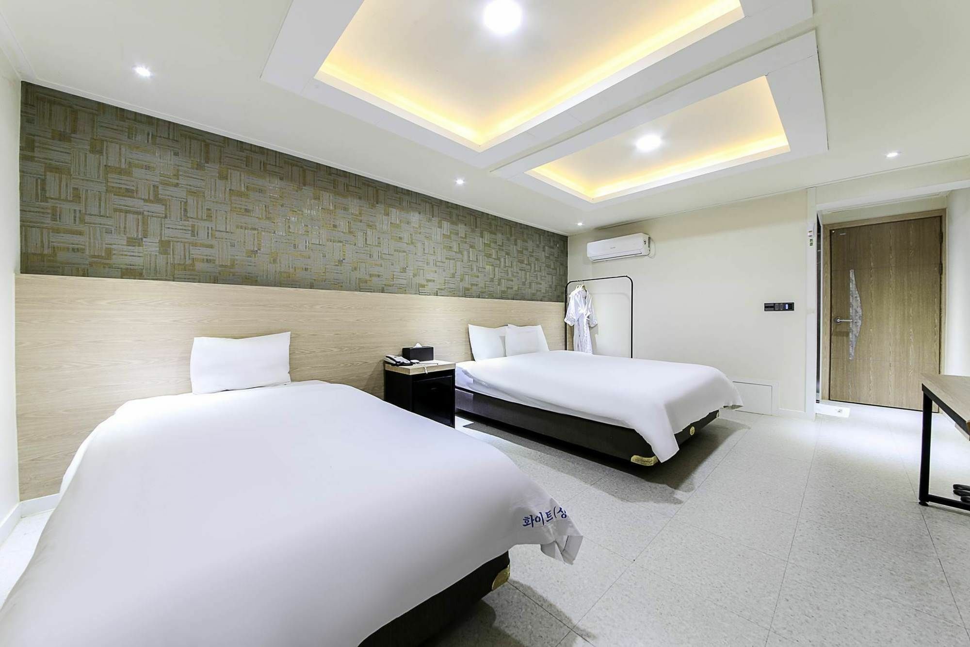 White Hotel Σουγόν Εξωτερικό φωτογραφία