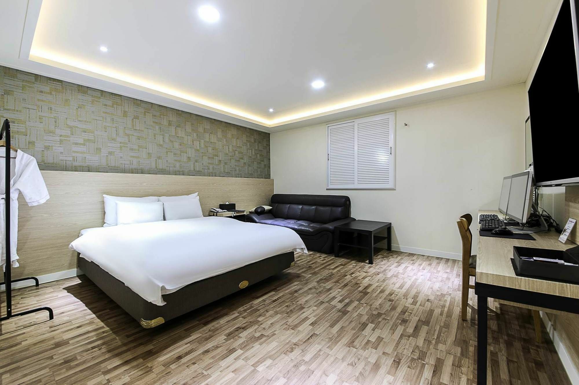 White Hotel Σουγόν Εξωτερικό φωτογραφία