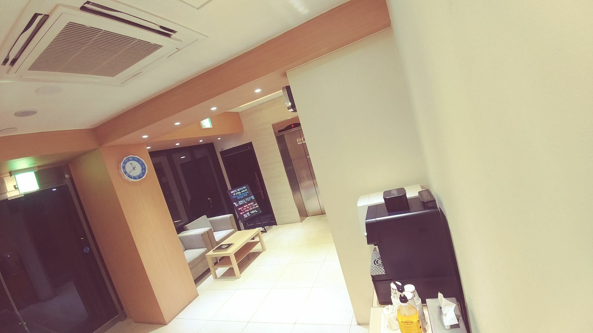 White Hotel Σουγόν Εξωτερικό φωτογραφία